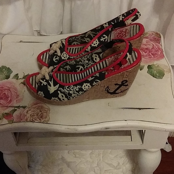 SOLD Too Fast ⚓ anchor wedges - Picture 3 of 4